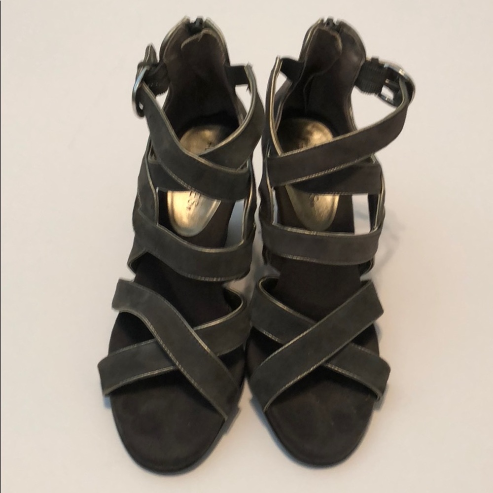 Gray suede Aerosole sandals with heel